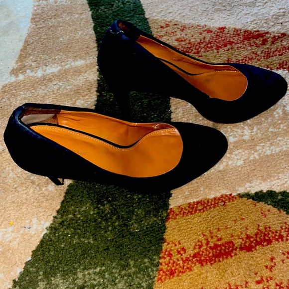 Banana Republic Black Suede Round Toe Pumps (Good Condition) - Picture 4 of 6